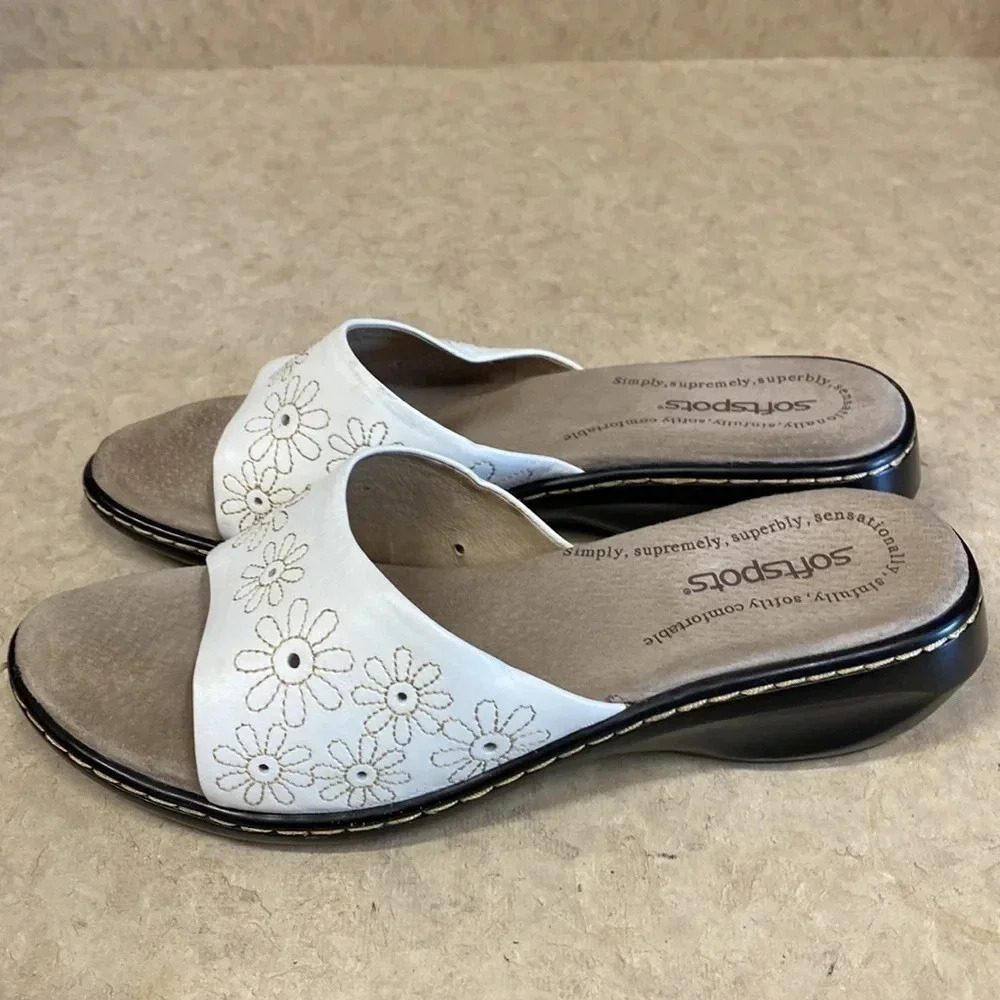 Soft spots White Leather Flower Design Mule Slide‎ Sandals Size 9 Wide